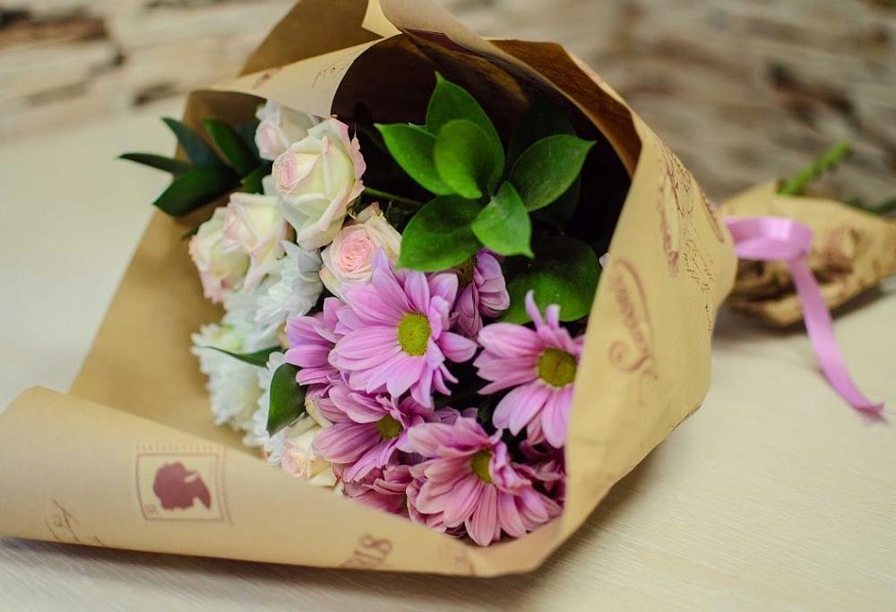 Букет цветов из: Розы и Хризантемы в Нефтеюганске