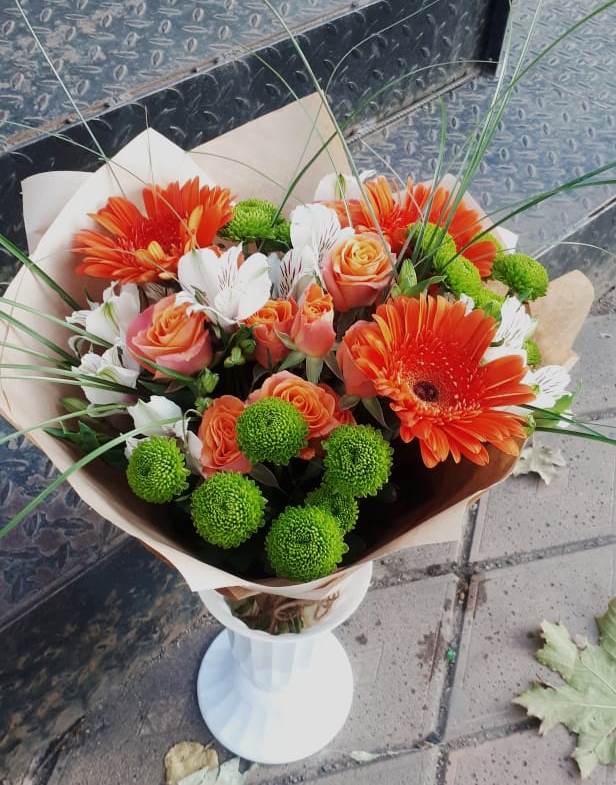 Букет цветов из: Герберы, Хризантемы, Альстромерии и Розы в Нефтеюганске