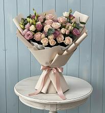 Букет цветов из:  Розы и Лизиантусы в Нефтеюганске