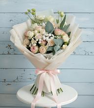 Букет цветов из:  Розы и Лизиантусы в Нефтеюганске