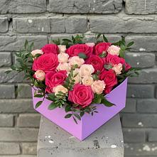 Цветочная композиция из Розы в коробке в Нефтеюганске