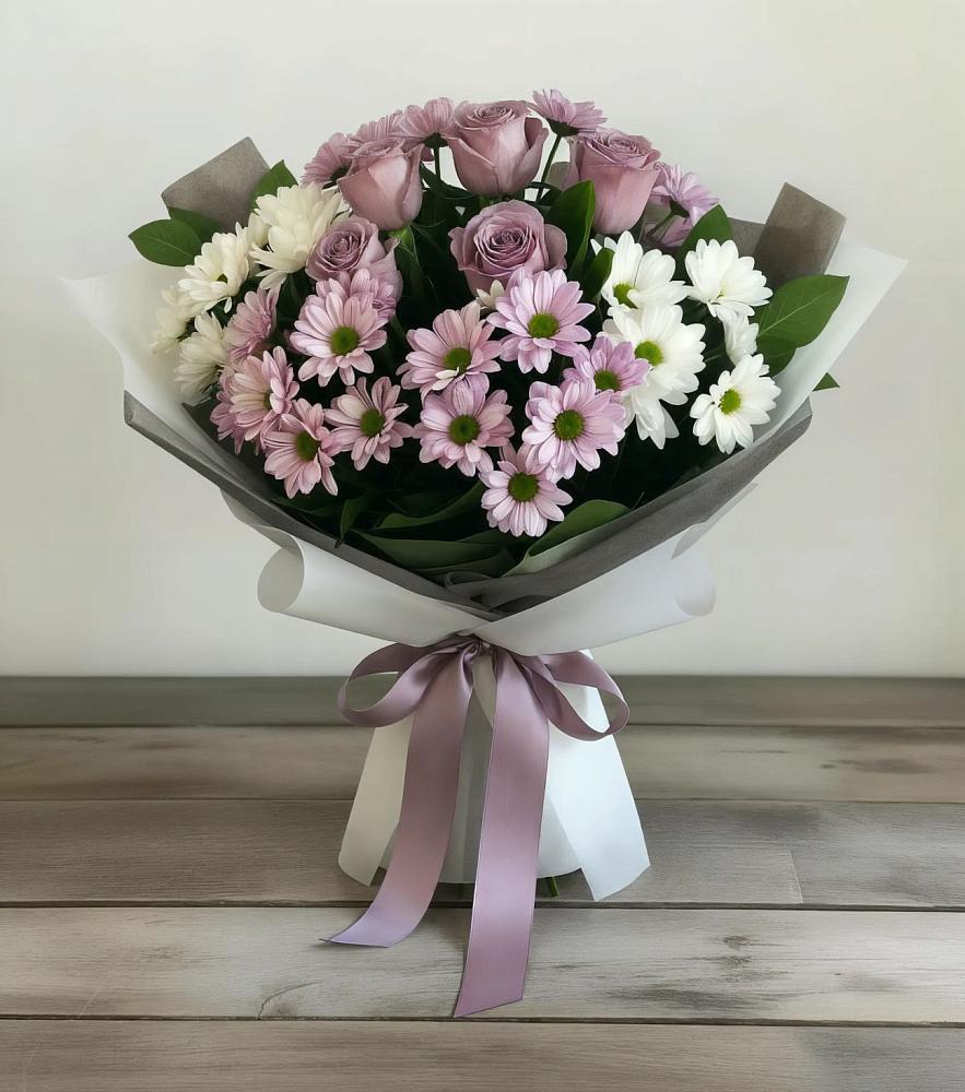 Букет цветов из: Хризантемы и Розы в Нефтеюганске