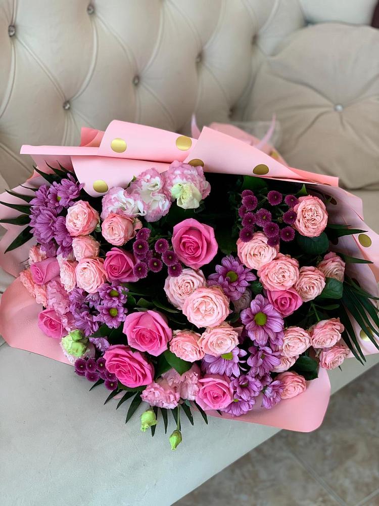 Букет цветов из: Хризантемы, Розы и Лизиантусы в Нефтеюганске