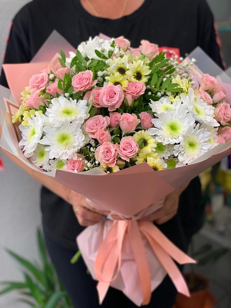 Букет цветов из: Розы и Хризантемы в Нефтеюганске