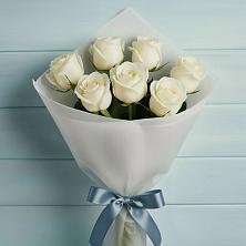 Букет 7 Белых роз Эдлесс Лав в Нефтеюганске