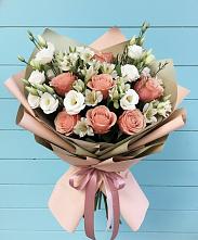 Букет цветов из:  Розы, Альстромерии и Лизиантусы в Нефтеюганске