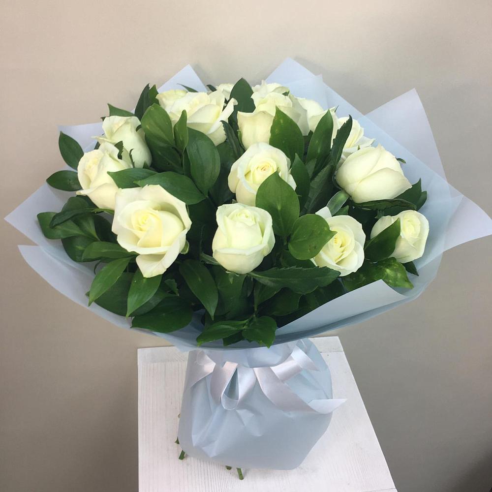 Букет 15 Белых роз Проуд в Нефтеюганске