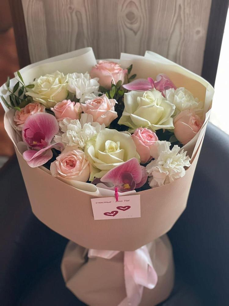 Букет цветов из: Орхидеи, Розы и Гвоздики в Нефтеюганске