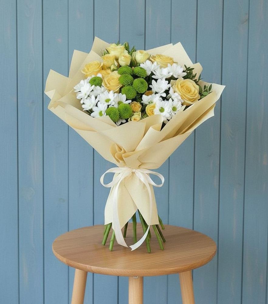 Букет цветов из: Хризантемы и Розы в Нефтеюганске