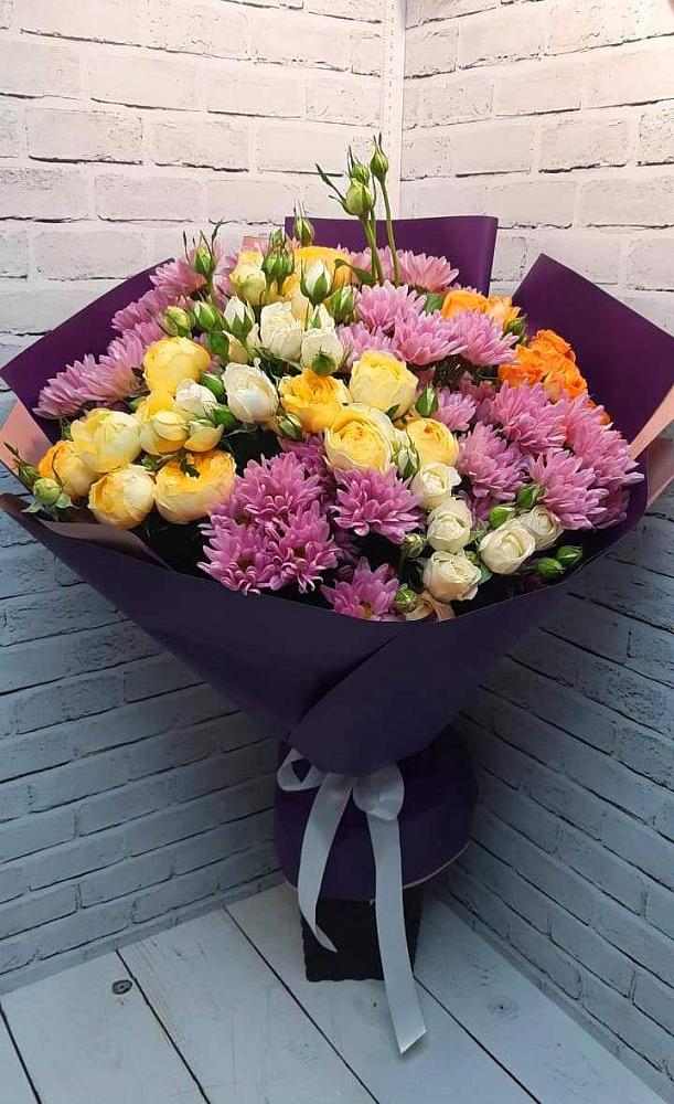 Букет цветов из: Хризантемы и Розы в Нефтеюганске