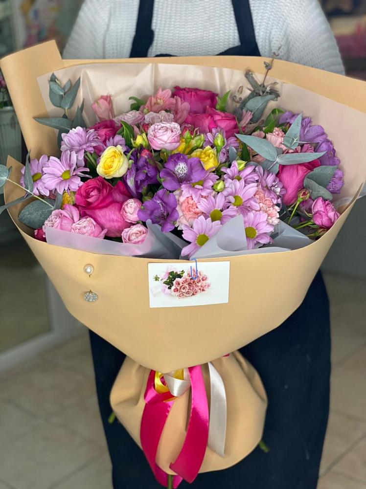 Букет цветов из: Хризантемы, Гвоздики и Альстромерии в Нефтеюганске