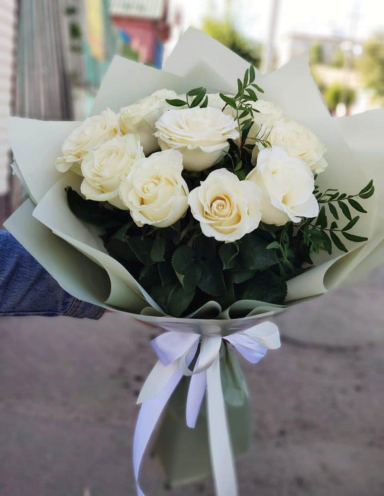 Букет Белые розы Проуд в Нефтеюганске
