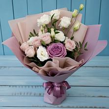 Букет цветов из:  Розы и Лизиантусы в Нефтеюганске
