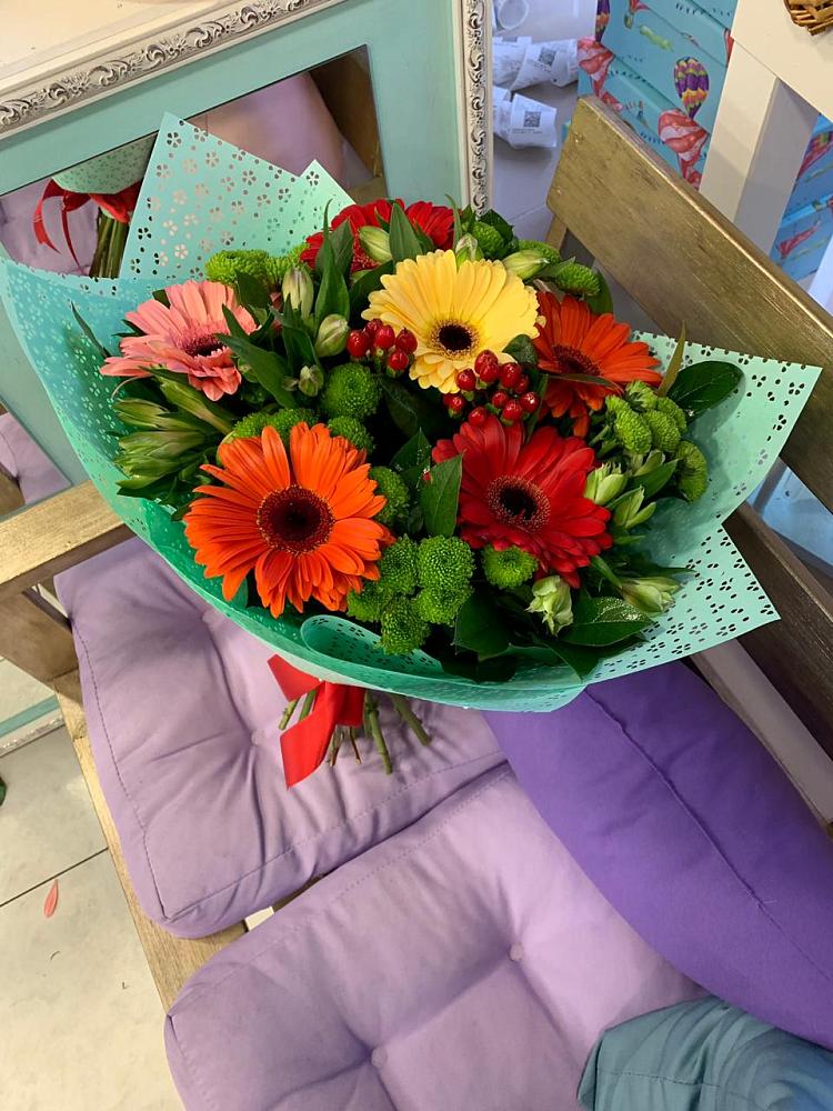 Букет цветов из: Герберы, Хризантемы и Альстромерии в Нефтеюганске