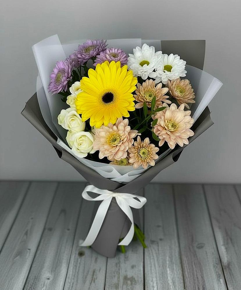 Букет цветов из: Розы, Герберы и Хризантемы в Нефтеюганске