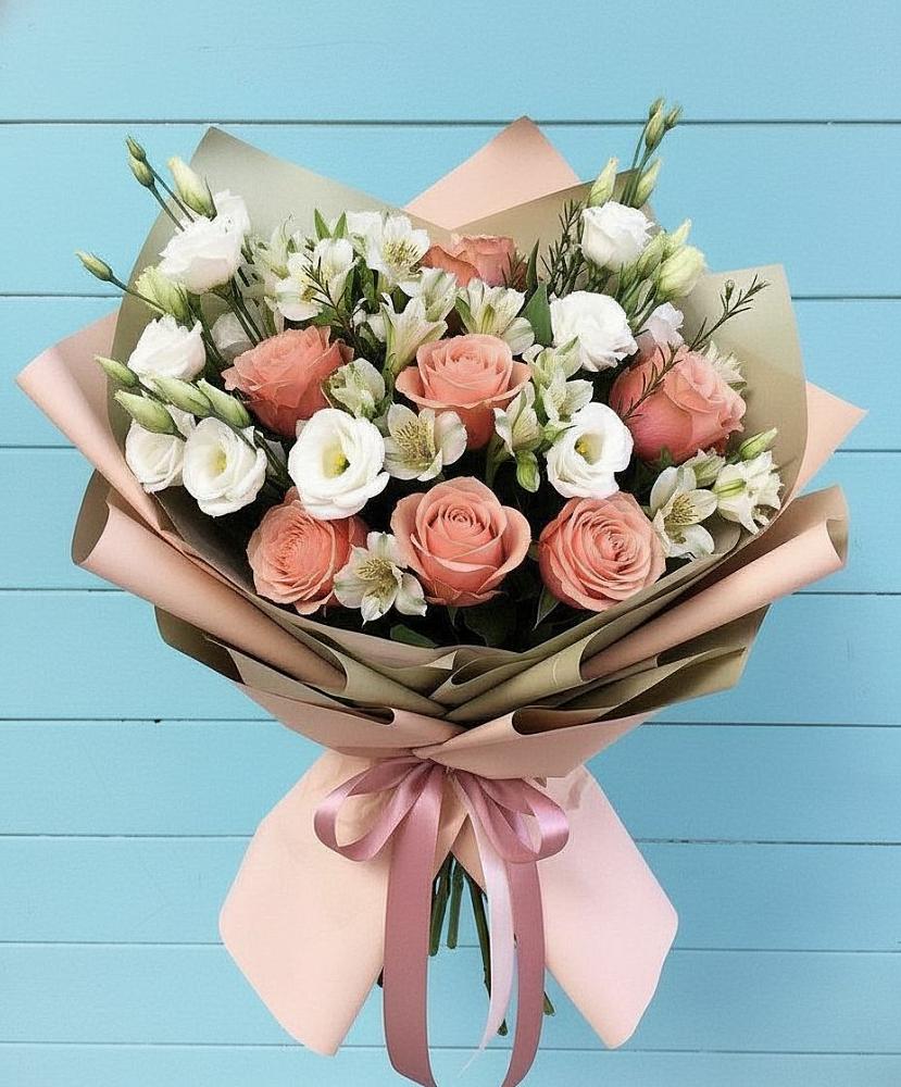 Букет цветов из: Розы, Альстромерии и Лизиантусы в Нефтеюганске