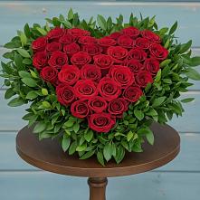 Цветочная композиция из Розы в виде сердца в Нефтеюганске