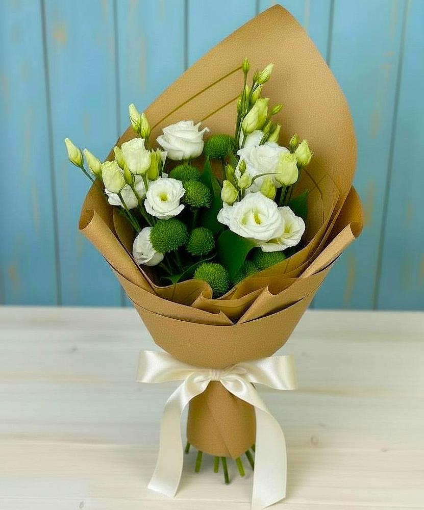 Букет цветов из: Хризантемы и Лизиантусы в Нефтеюганске