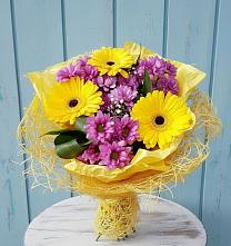Букет цветов из:  Хризантемы и Герберы в Нефтеюганске
