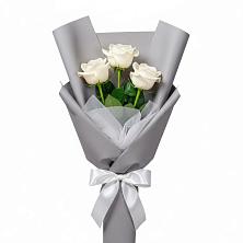 Букет 3 белые розы в Нефтеюганске