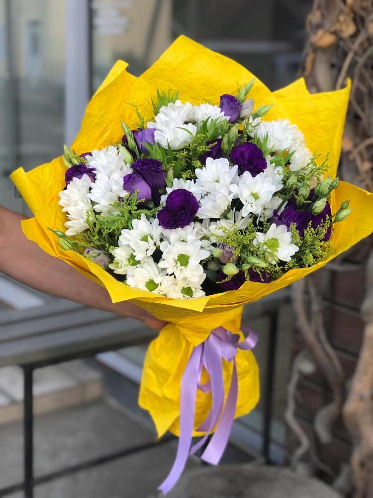 Букет цветов из: Ирисы, Хризантемы и Ромашки в Нефтеюганске
