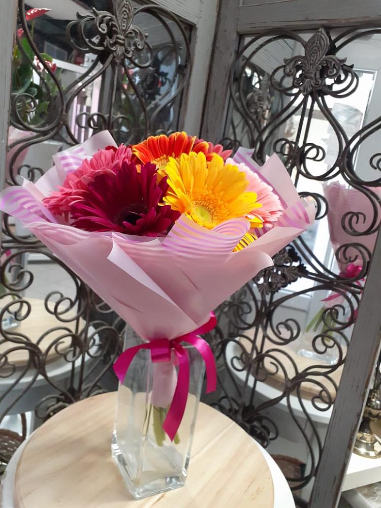 Букет цветов из: Герберы в Нефтеюганске