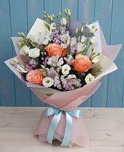Букет цветов из:  Лизиантусы, Розы, Альстромерии и Гипсофила в Нефтеюганске