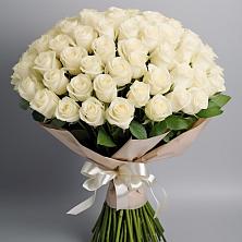 Букет 101 беля роза Белоснежка в Нефтеюганске