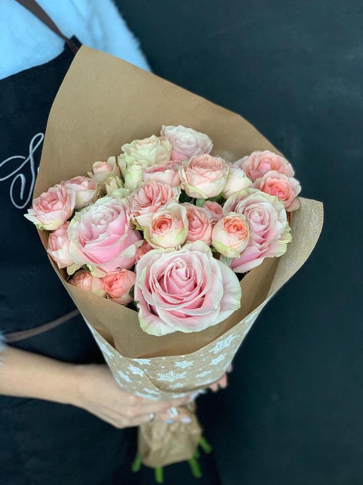 Букет цветов из: Хризантемы и Розы в Нефтеюганске