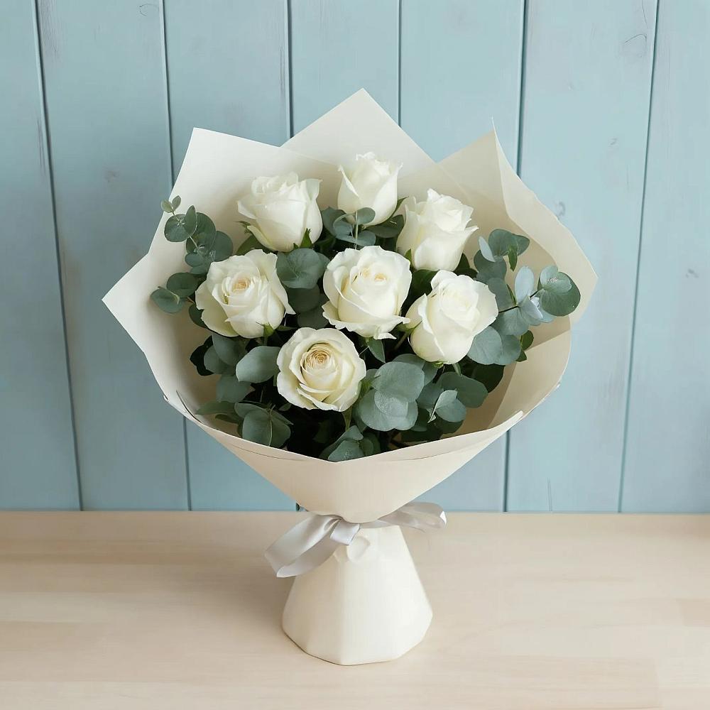 Букет Белые розы в Эвкалипте в Нефтеюганске