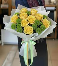 Букет цветов из:  Хризантемы и Розы в Нефтеюганске