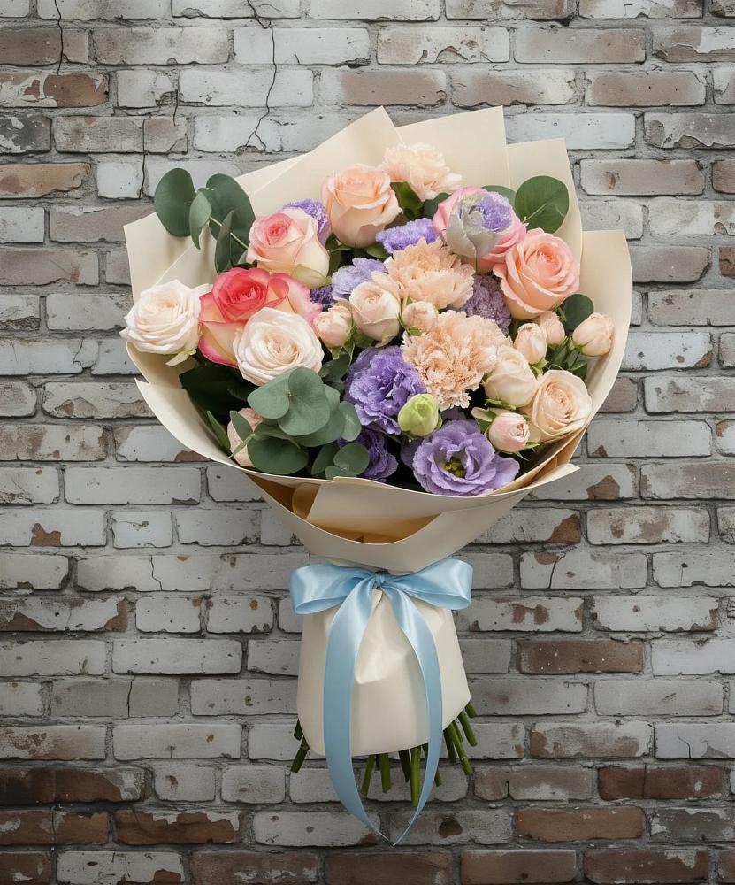 Букет цветов из: Розы, Лизиантусы и Гвоздики в Нефтеюганске