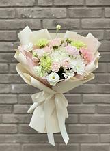Букет цветов из:  Гвоздики, Розы, Лизиантусы и Хризантемы в Нефтеюганске