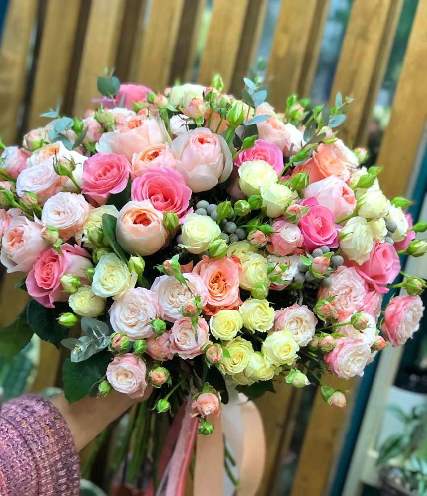 Букет цветов из: Розы в Нефтеюганске