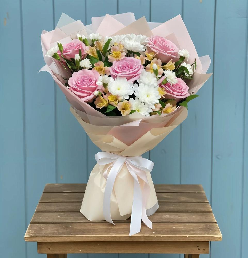 Букет цветов из: Гвоздики, Орхидеи и Розы в Нефтеюганске