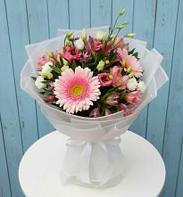 Букет цветов из:  Герберы, Альстромерии и Лизиантусы #REPLACE_PRED# Нефтеюганске