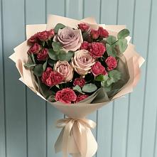 Букет цветов из:  Гвоздики и Розы в Нефтеюганске