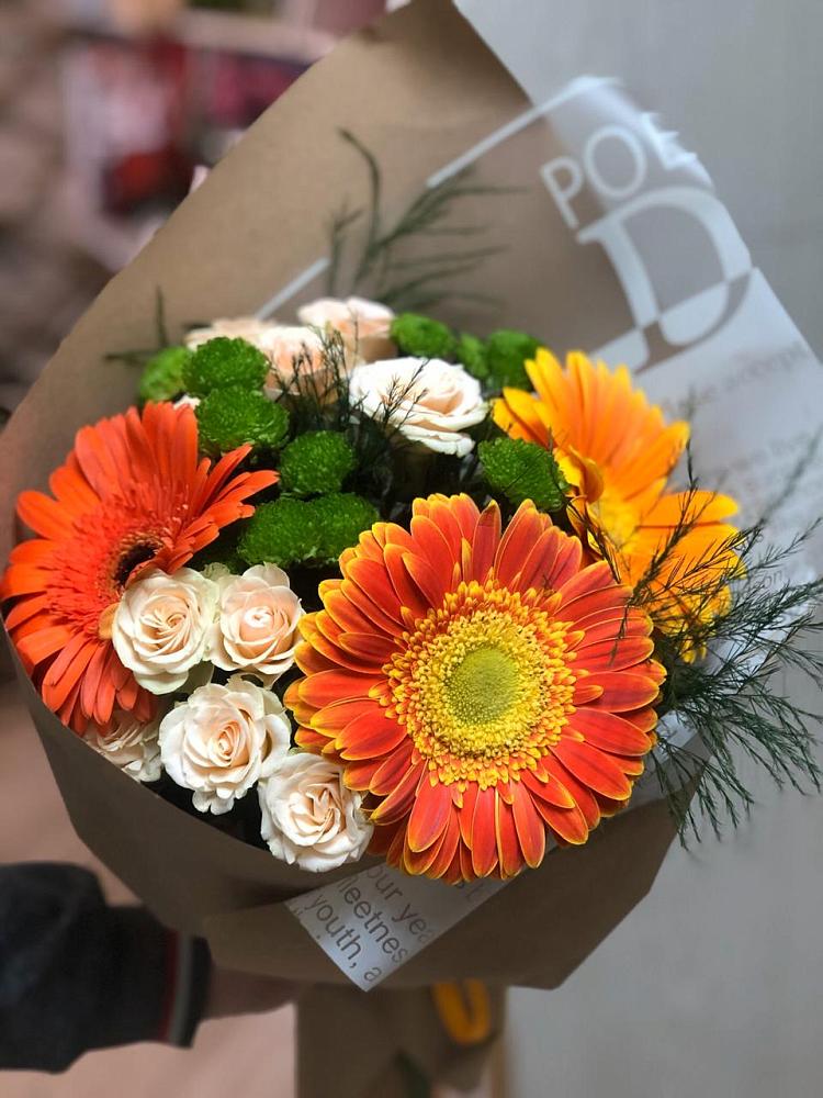Букет цветов из: Герберы, Хризантемы и Розы в Нефтеюганске