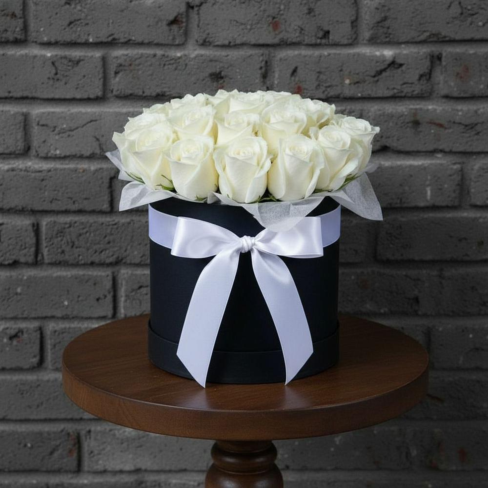 Цветочная композиция из Розы в шляпной коробке в Нефтеюганске