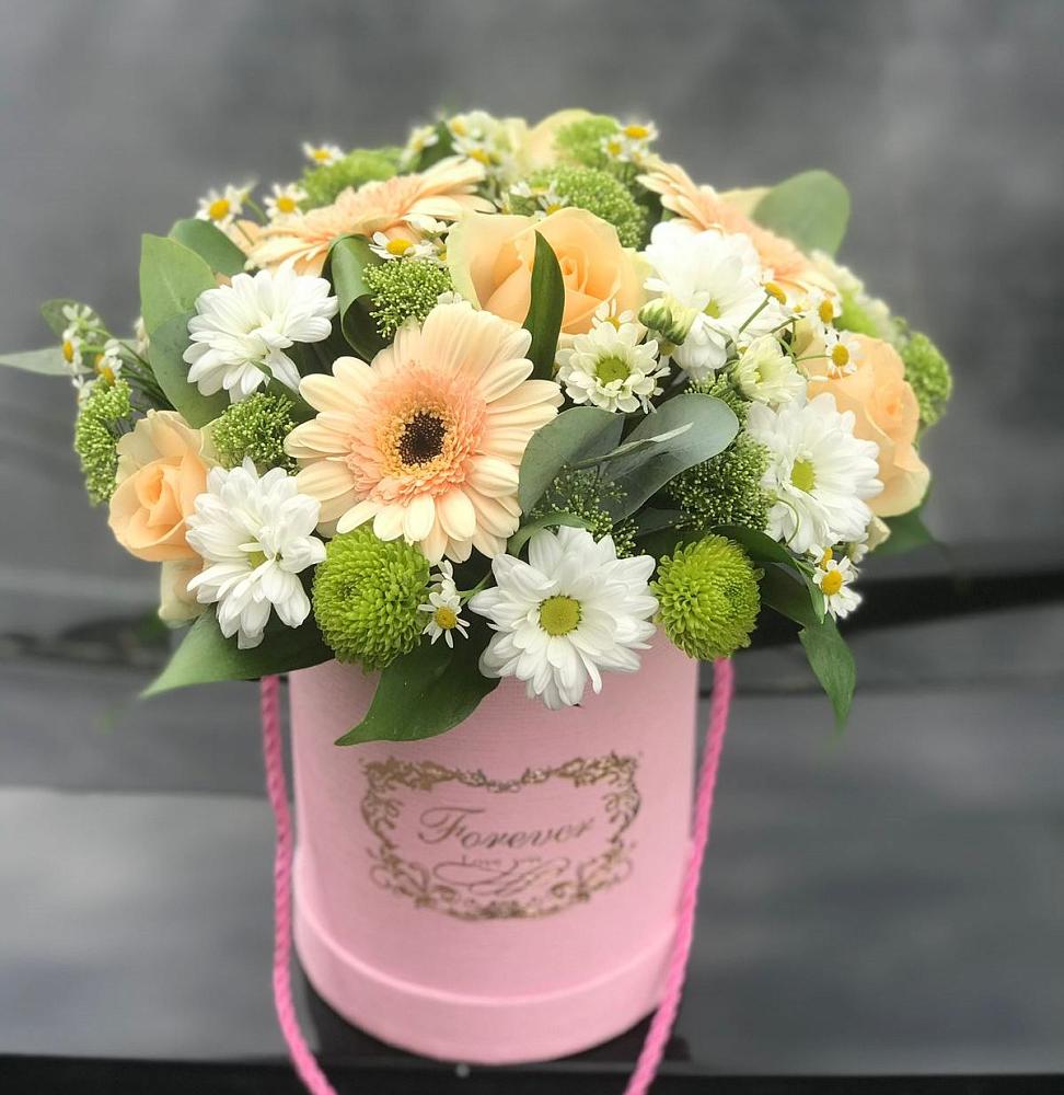 Цветочная композиция из Розы, Герберы и Хризантемы в шляпной коробке в Нефтеюганске