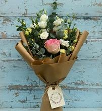 Букет цветов из:  Розы и Лизиантусы в Нефтеюганске