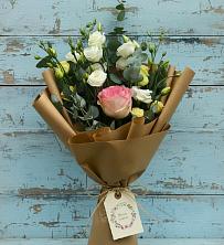 Букет цветов из:  Розы и Лизиантусы в Нефтеюганске