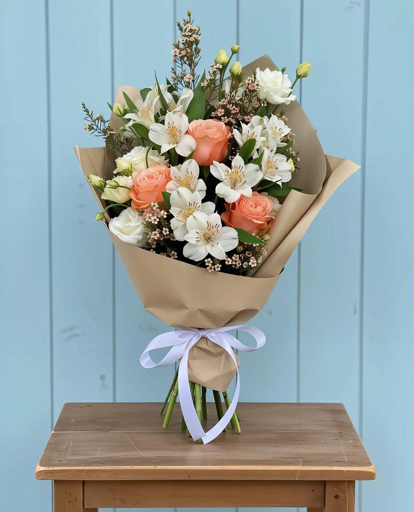 Букет цветов из: Альстромерии, Лизиантусы, Розы и Хризантемы в Нефтеюганске