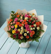 Букет Микс из разноцветных кустовых роз в Нефтеюганске
