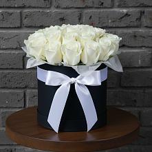 Цветочная композиция из Розы в шляпной коробке в Нефтеюганске