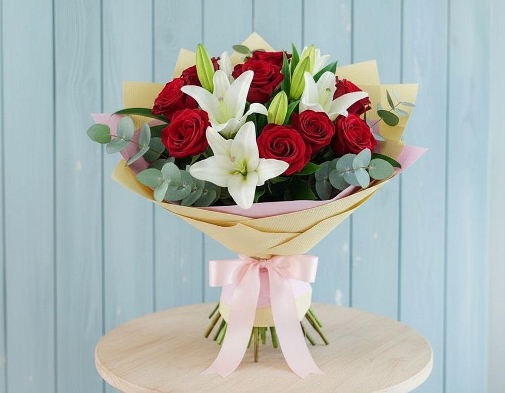 Букет цветов из: Лилии и Розы в Нефтеюганске